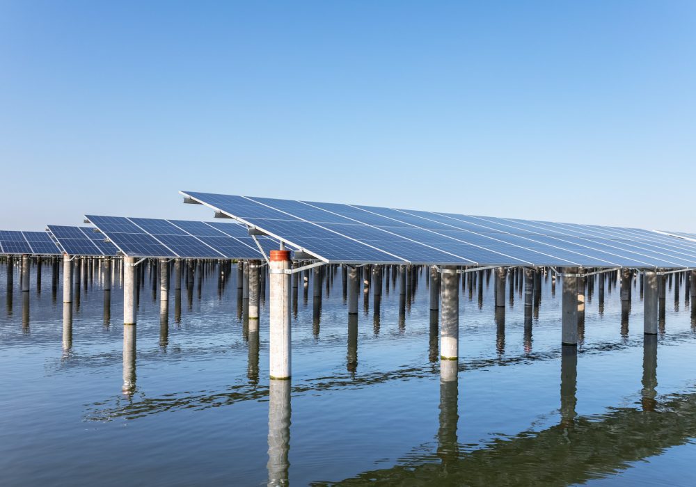 rows-of-solar-panels-on-the-water.jpg rows-of-solar-panels-on-the-water.jpg